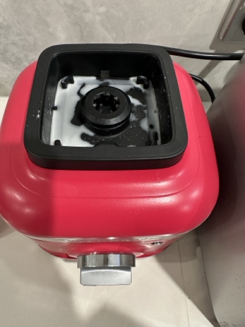 KitchenAid K400 glass jar leaking